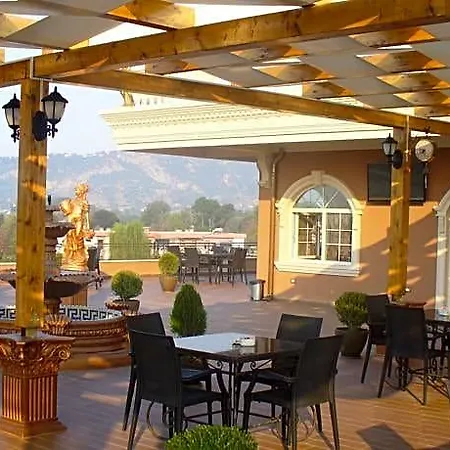 Ador Hotell 4*